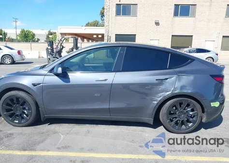 2023 Tesla Model Y Awd/Long Range Dual Motor All-Wheel Drive из США, поврежденный, VIN 7SAYGAEE3PF756915